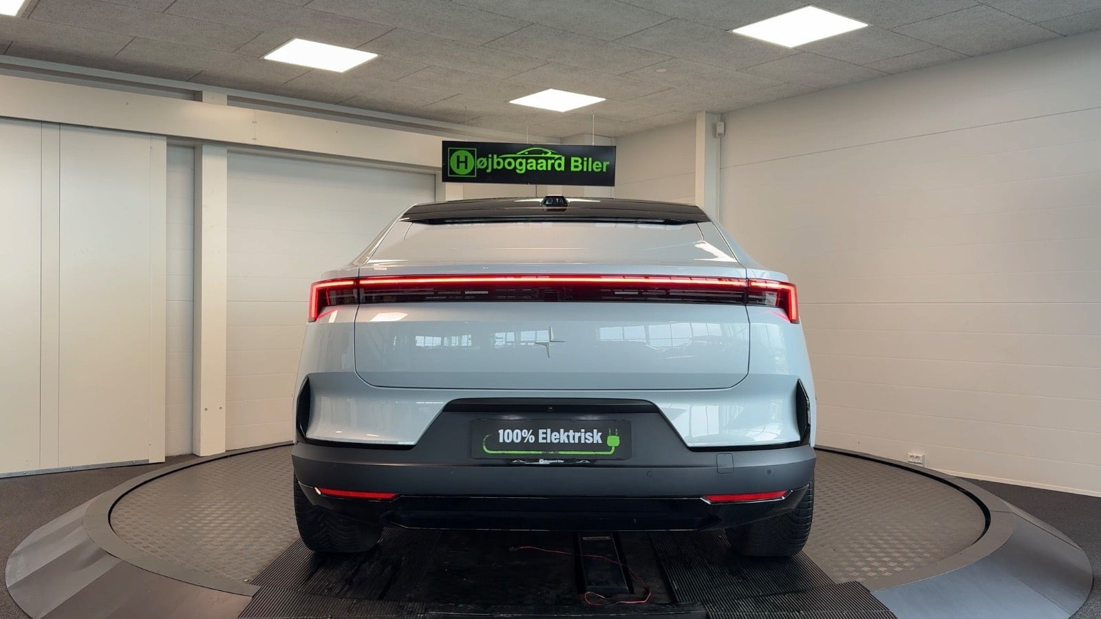 Grå Polestar 4 fra 2026