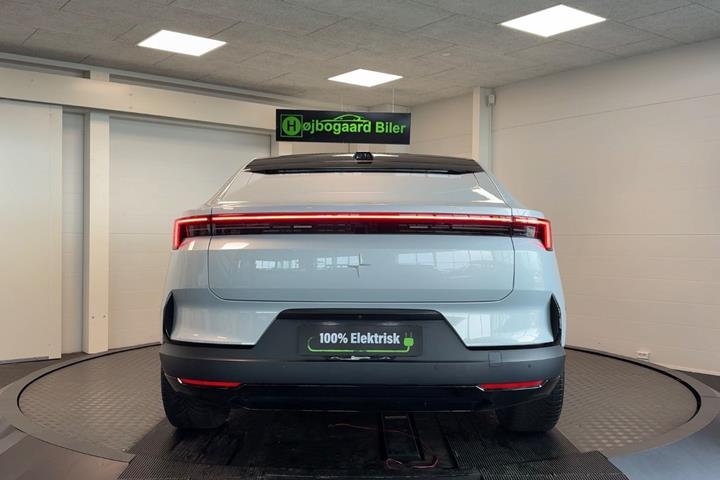 Grå Polestar 4 fra 2026