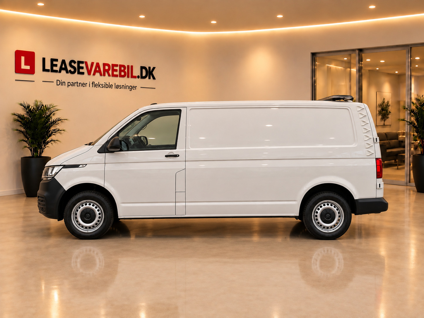 Hvid VW Transporter fra 2020