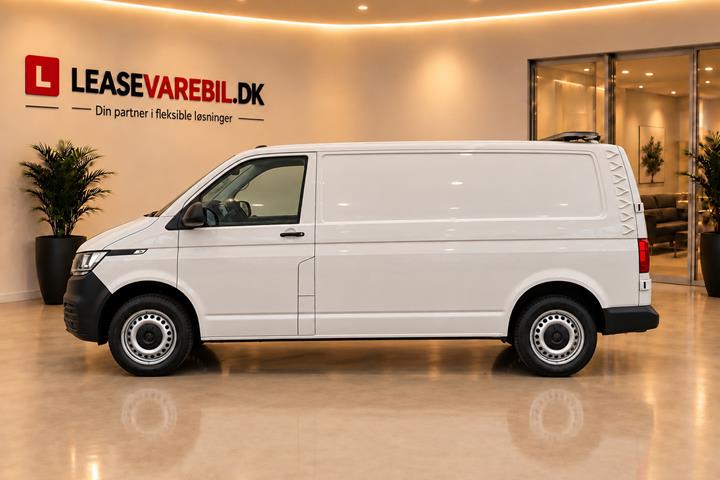 Hvid VW Transporter fra 2020