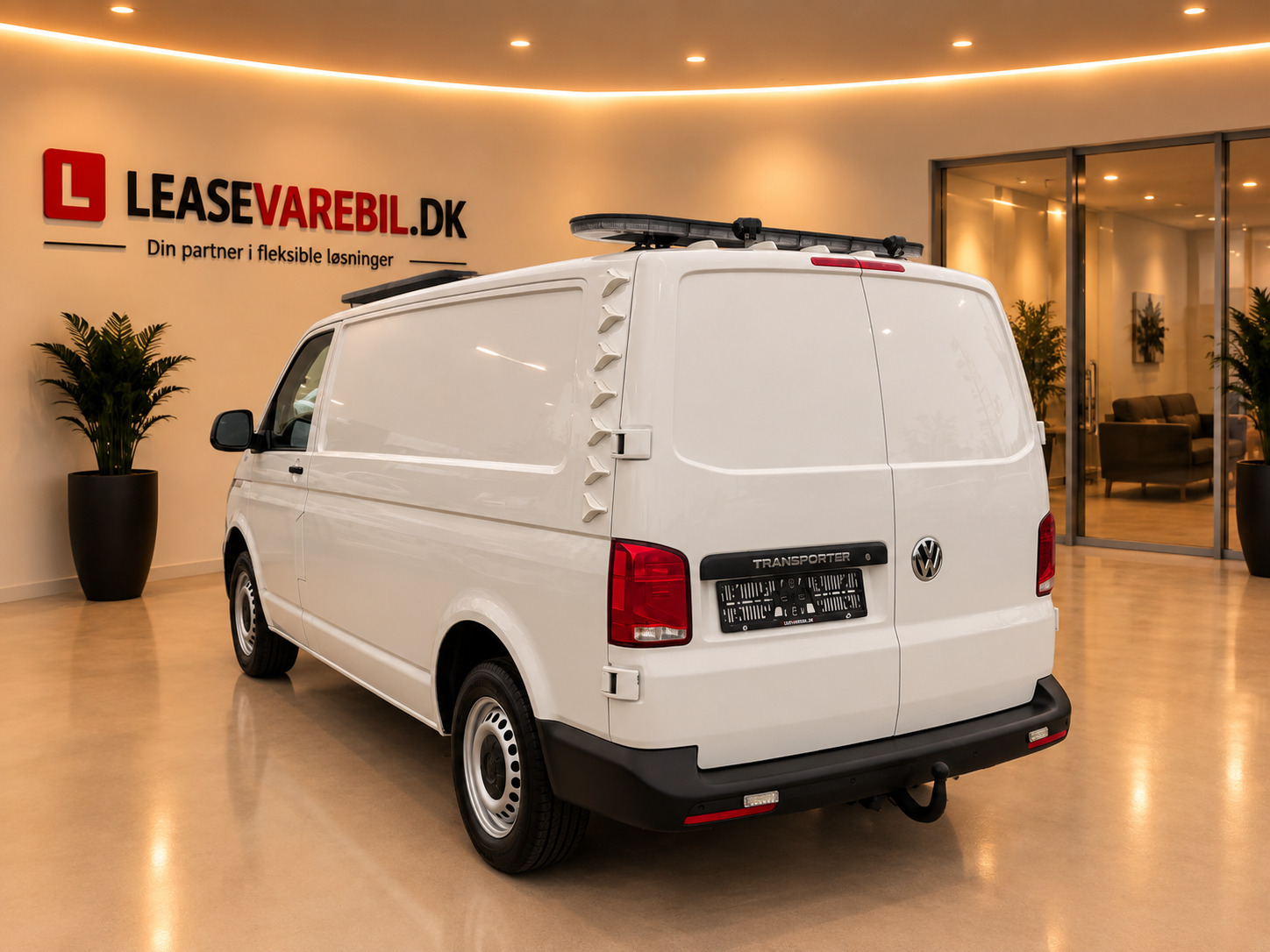 Hvid VW Transporter fra 2020