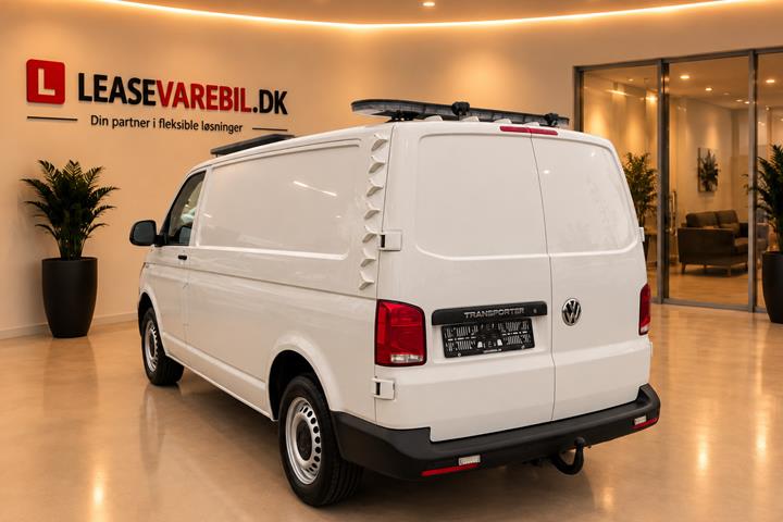 Hvid VW Transporter fra 2020