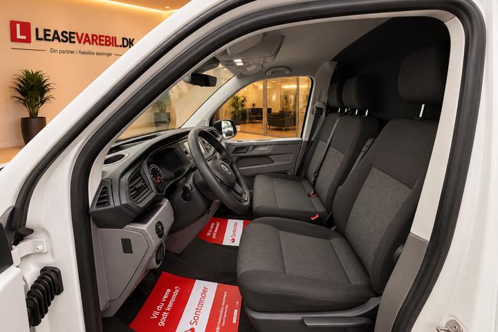 Hvid VW Transporter fra 2020