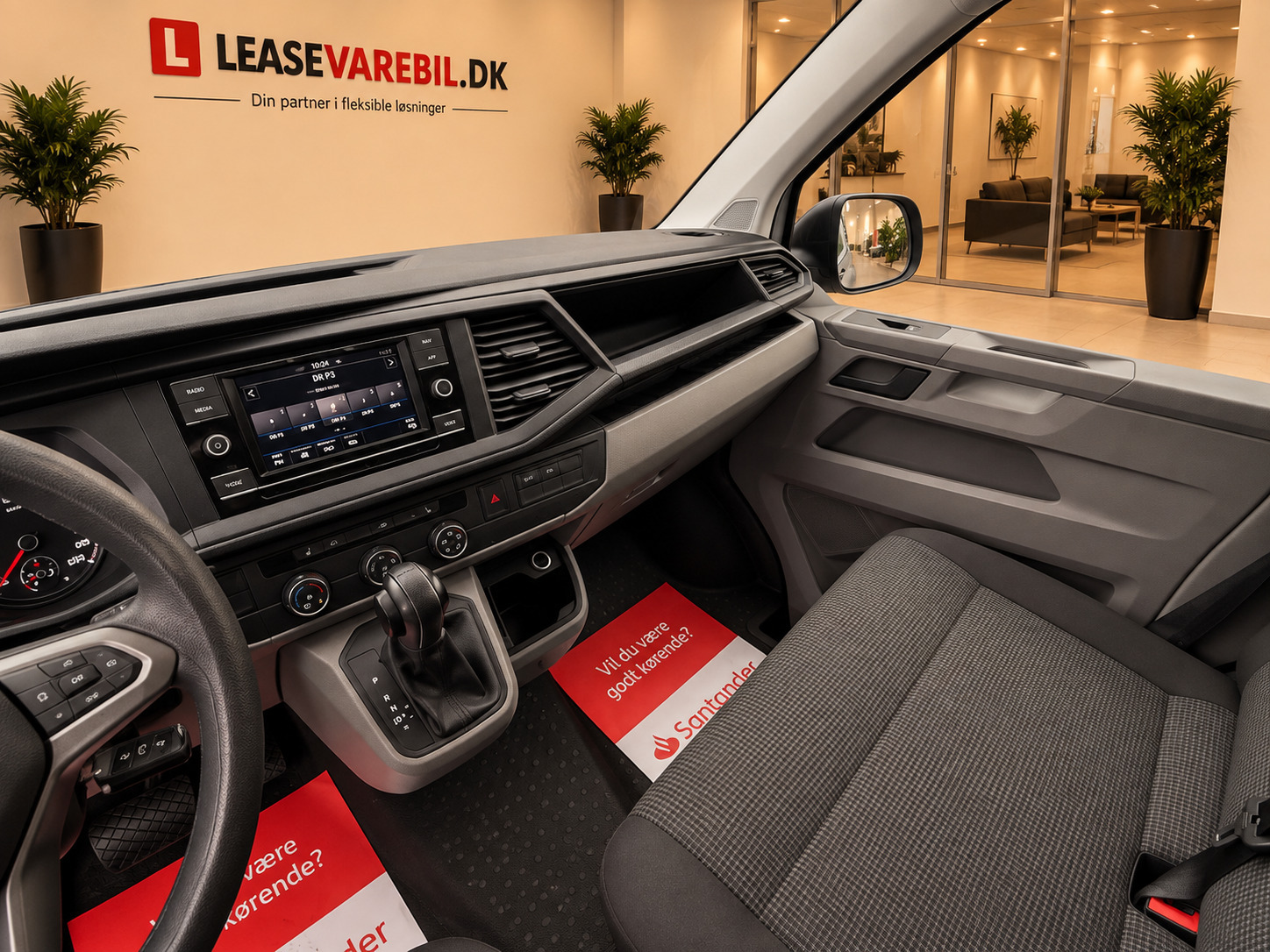 Hvid VW Transporter fra 2020