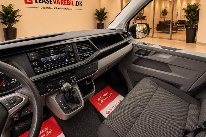 Hvid VW Transporter fra 2020