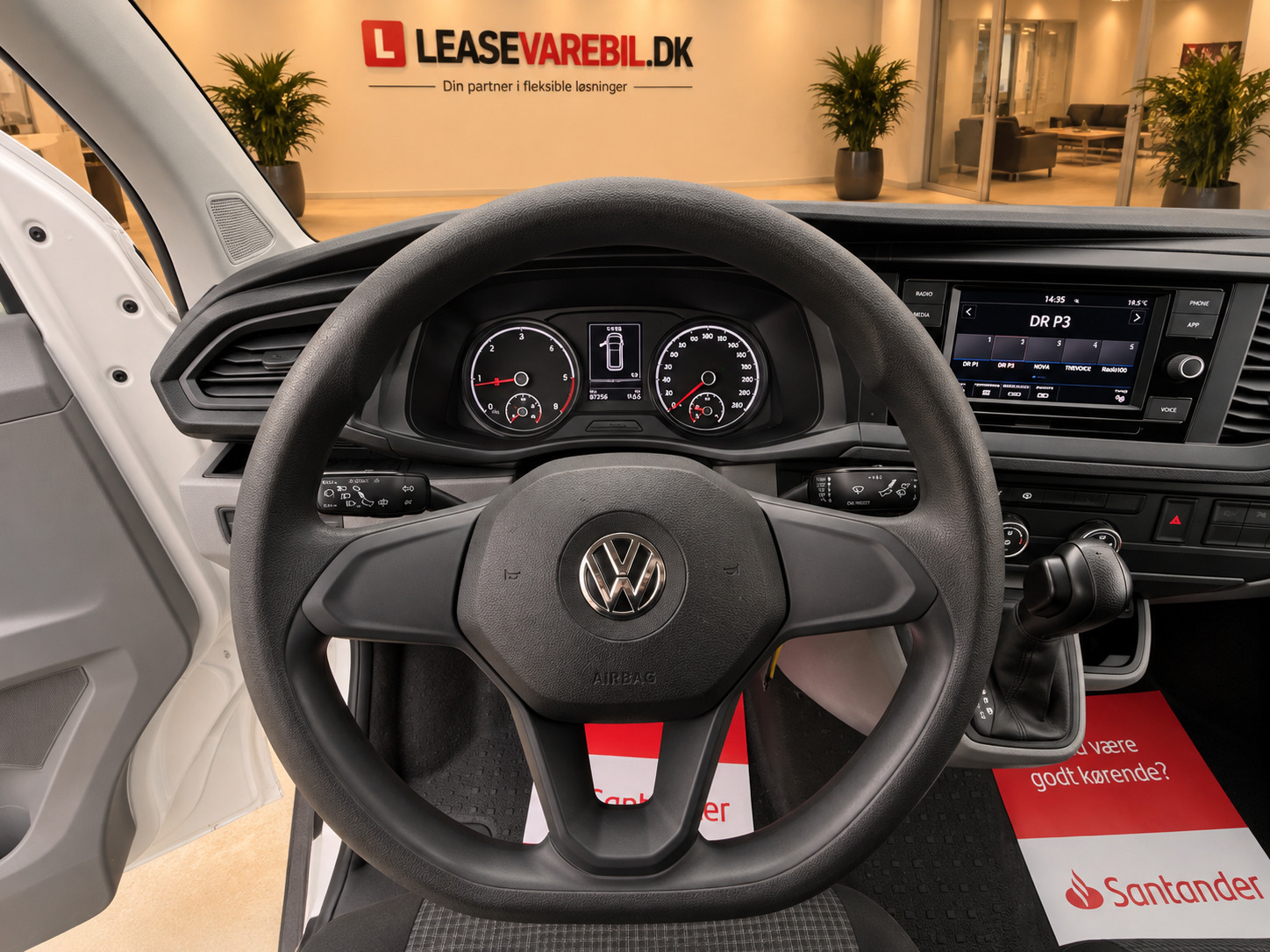 Hvid VW Transporter fra 2020