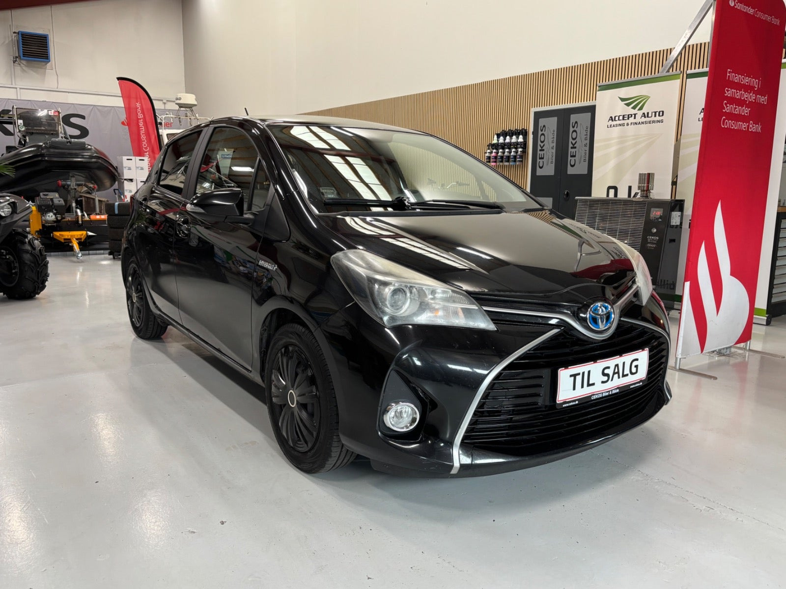 Sort Toyota Yaris fra 2015