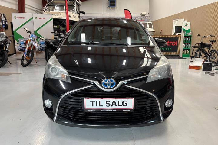 Sort Toyota Yaris fra 2015