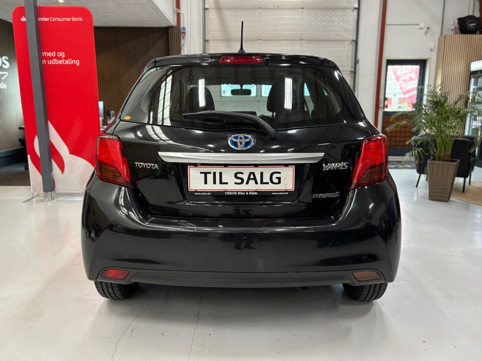Sort Toyota Yaris fra 2015