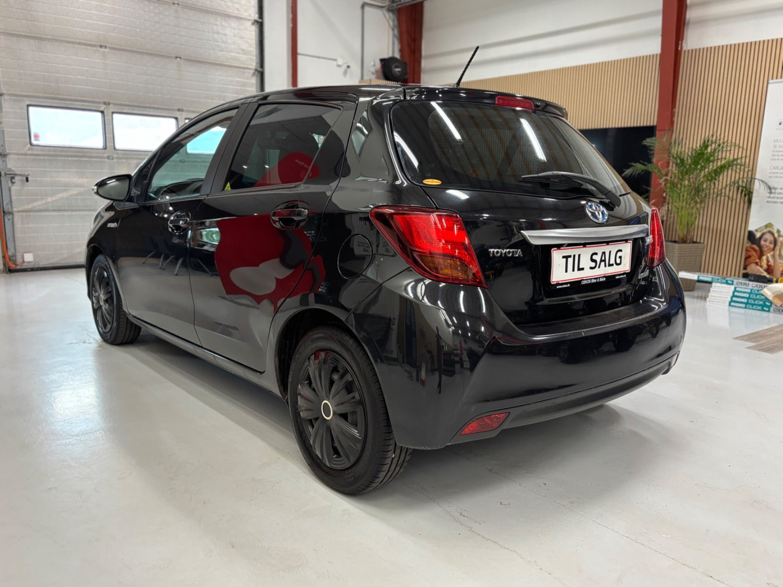 Sort Toyota Yaris fra 2015