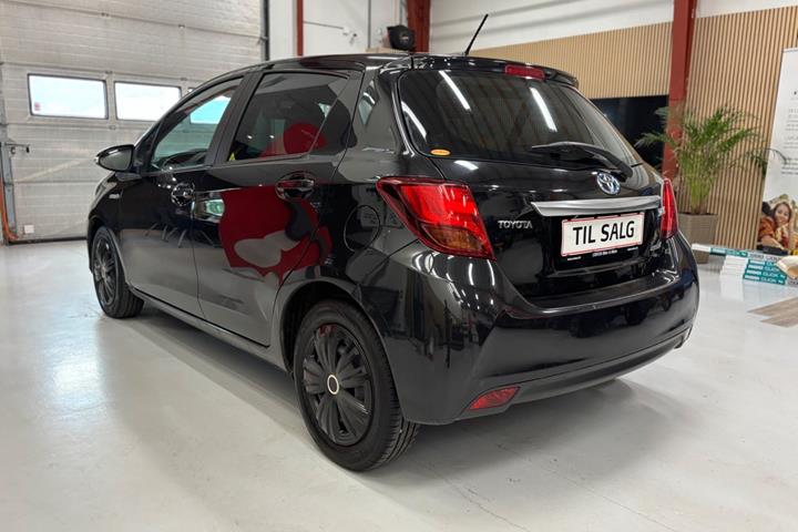 Sort Toyota Yaris fra 2015