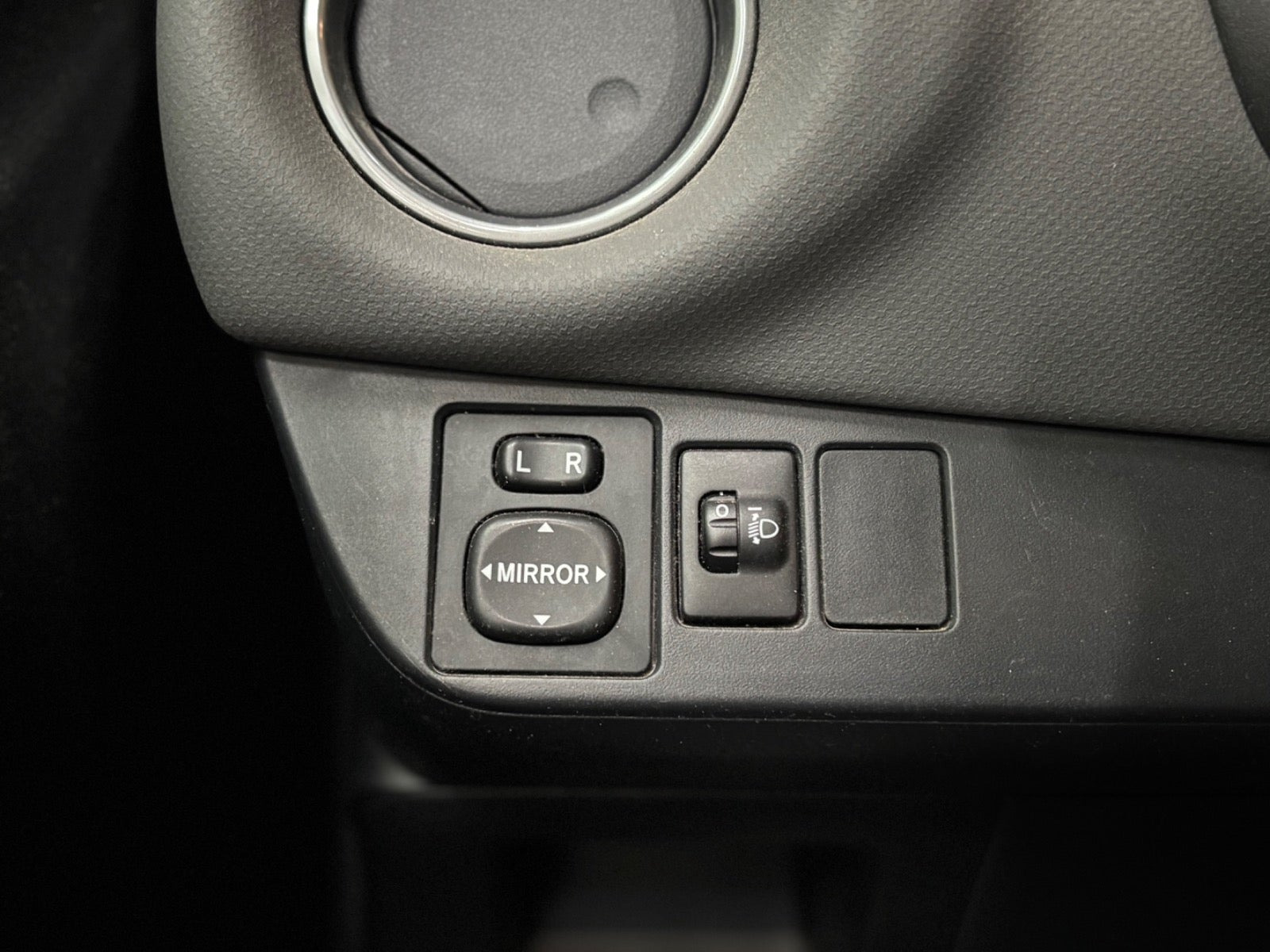 Sort Toyota Yaris fra 2015