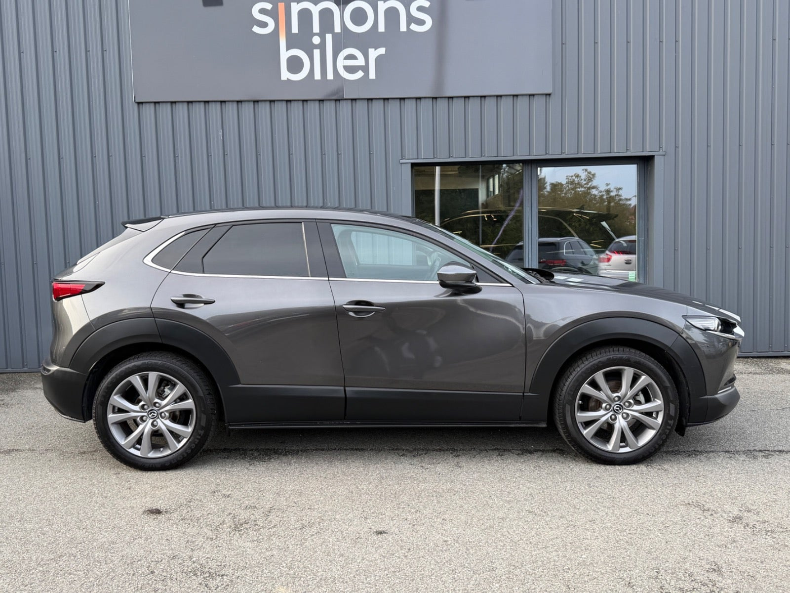 Grå Mazda CX-30 fra 2021