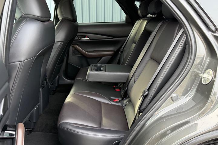 Grå Mazda CX-30 fra 2021