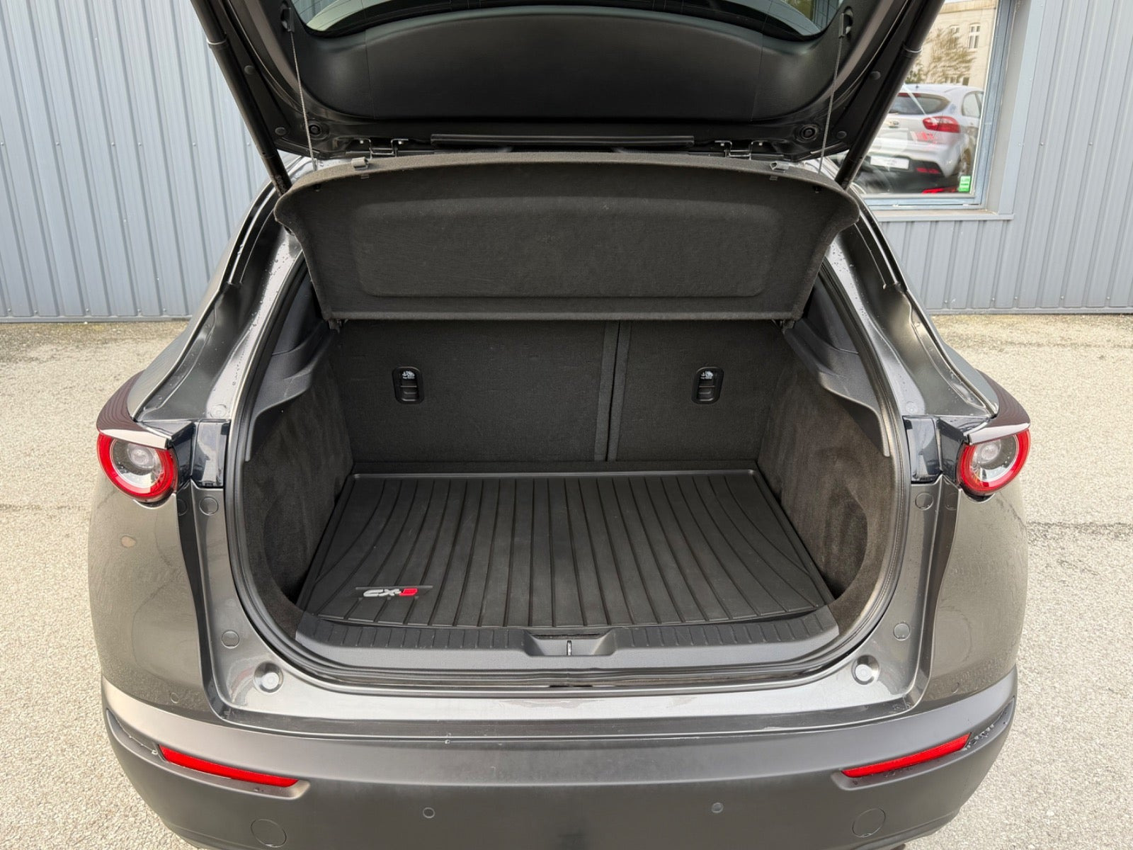 Grå Mazda CX-30 fra 2021