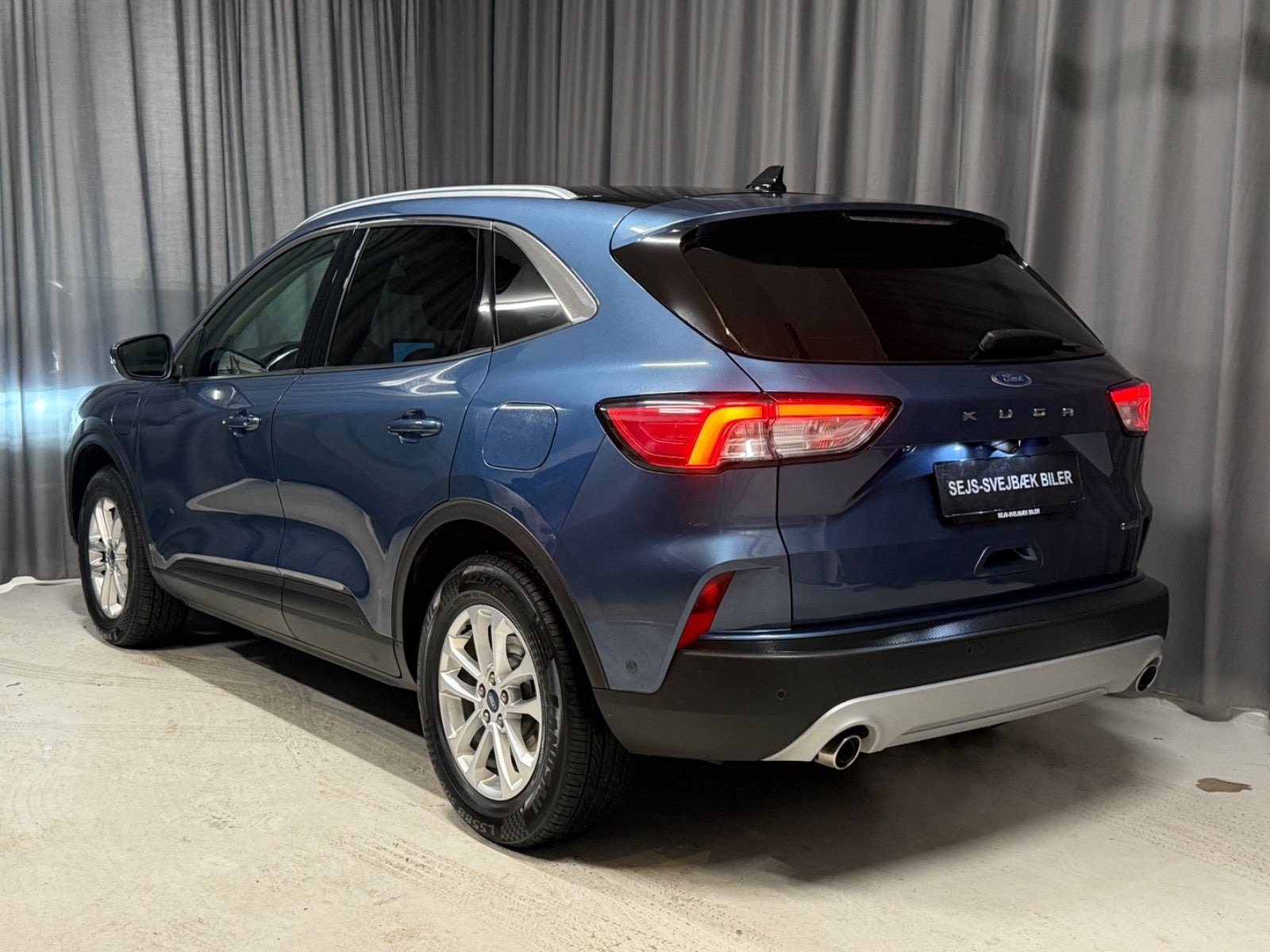 Blå Ford Kuga fra 2022