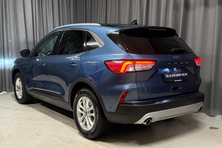 Blå Ford Kuga fra 2022