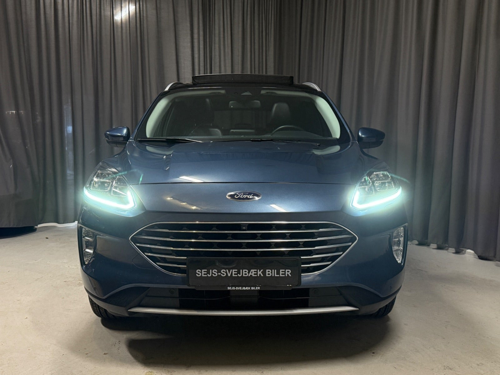 Blå Ford Kuga fra 2022