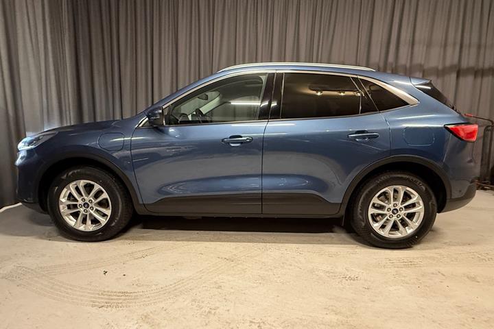 Blå Ford Kuga fra 2022