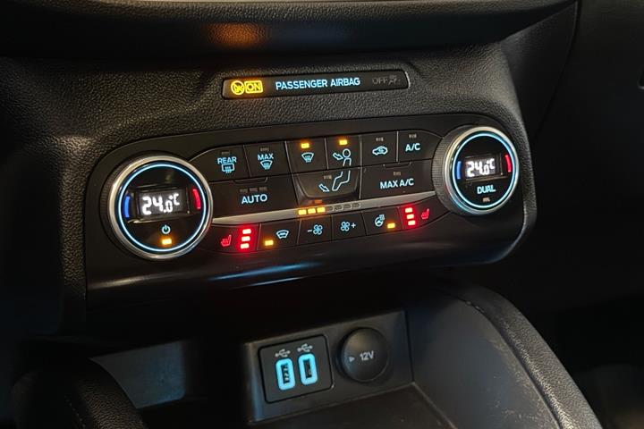 Blå Ford Kuga fra 2022