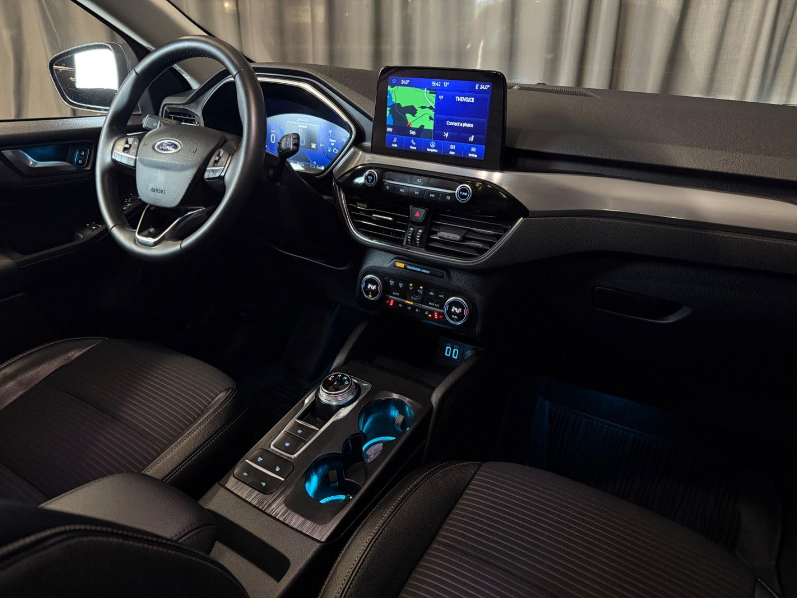 Blå Ford Kuga fra 2022