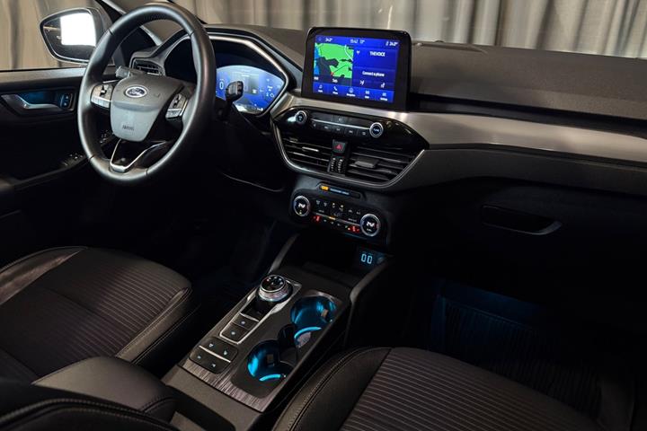 Blå Ford Kuga fra 2022