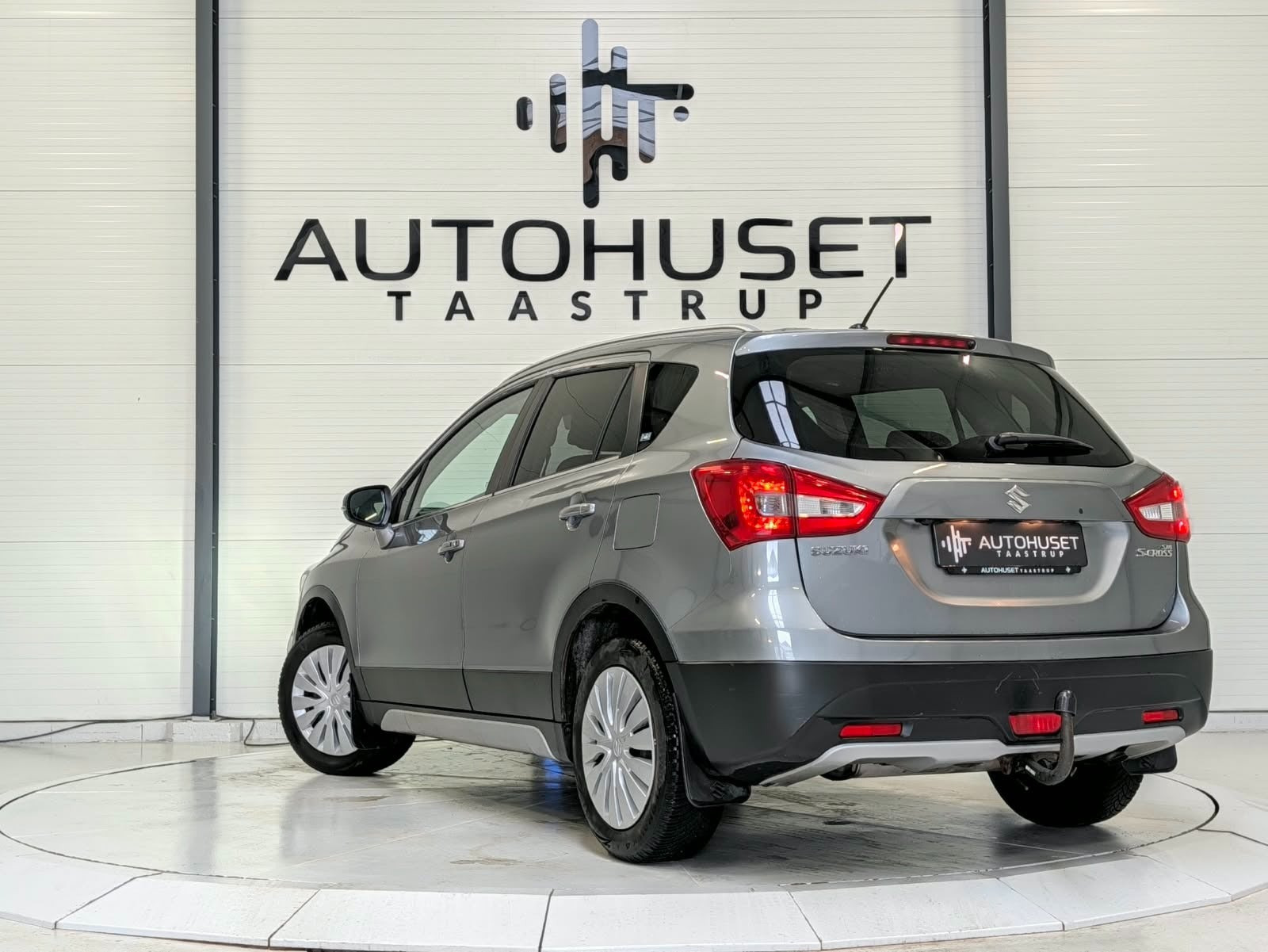 Grå Suzuki S-Cross fra 2016