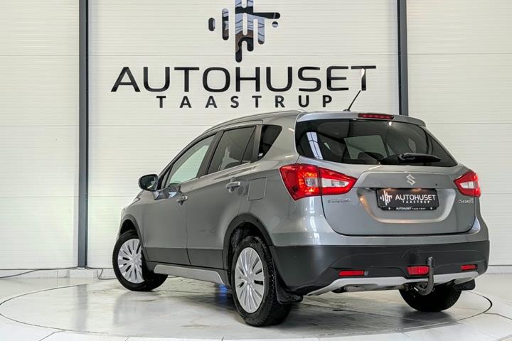Grå Suzuki S-Cross fra 2016