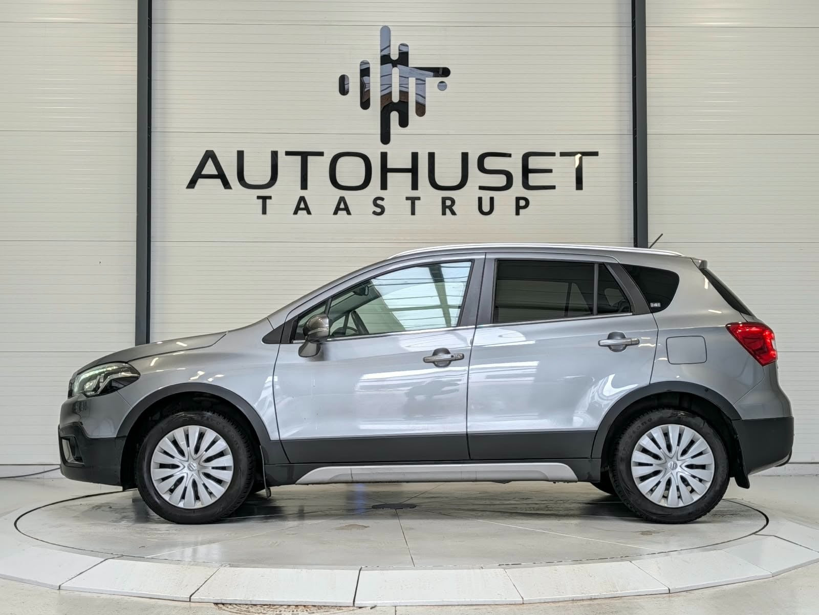 Grå Suzuki S-Cross fra 2016