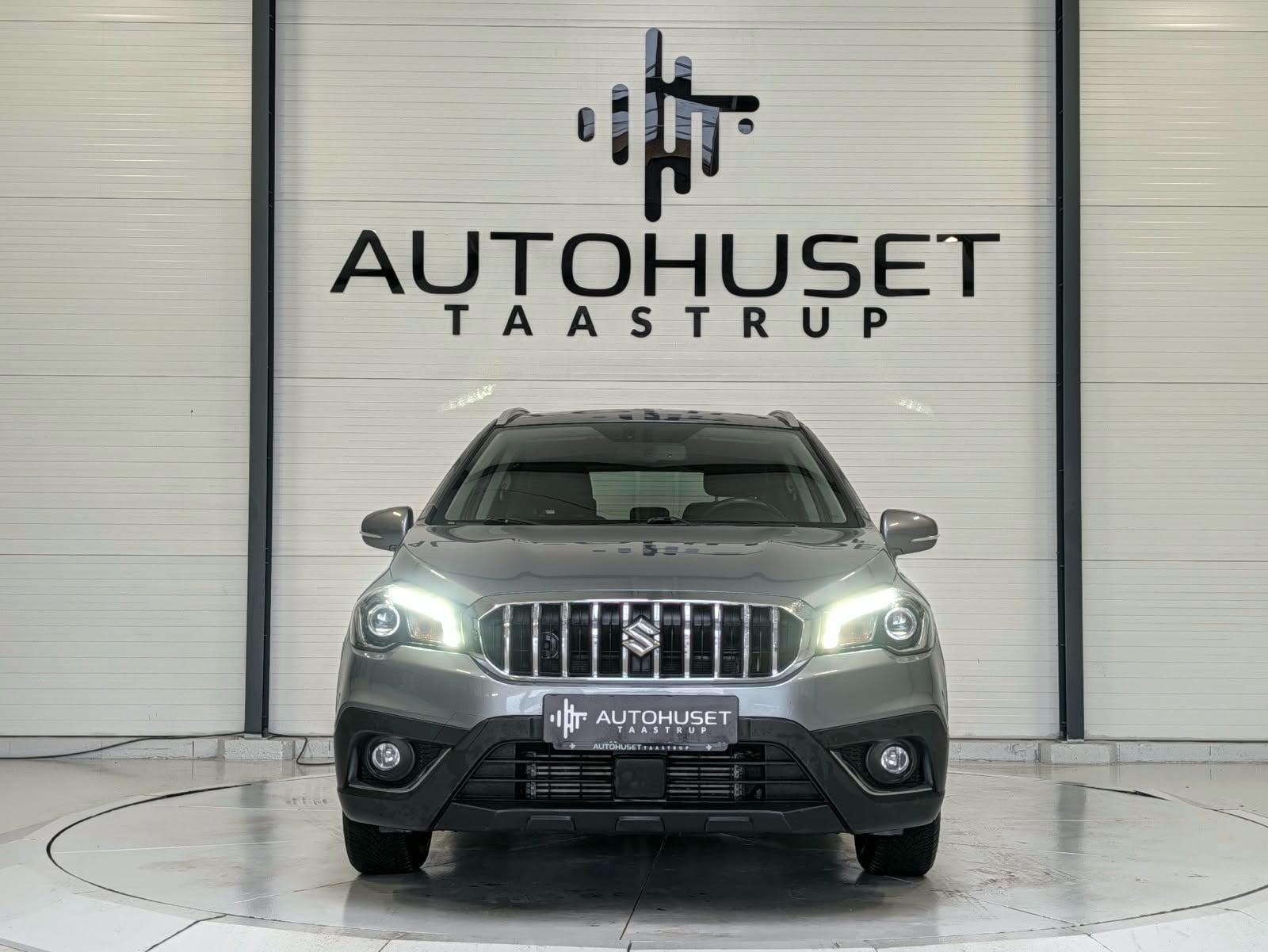 Grå Suzuki S-Cross fra 2016