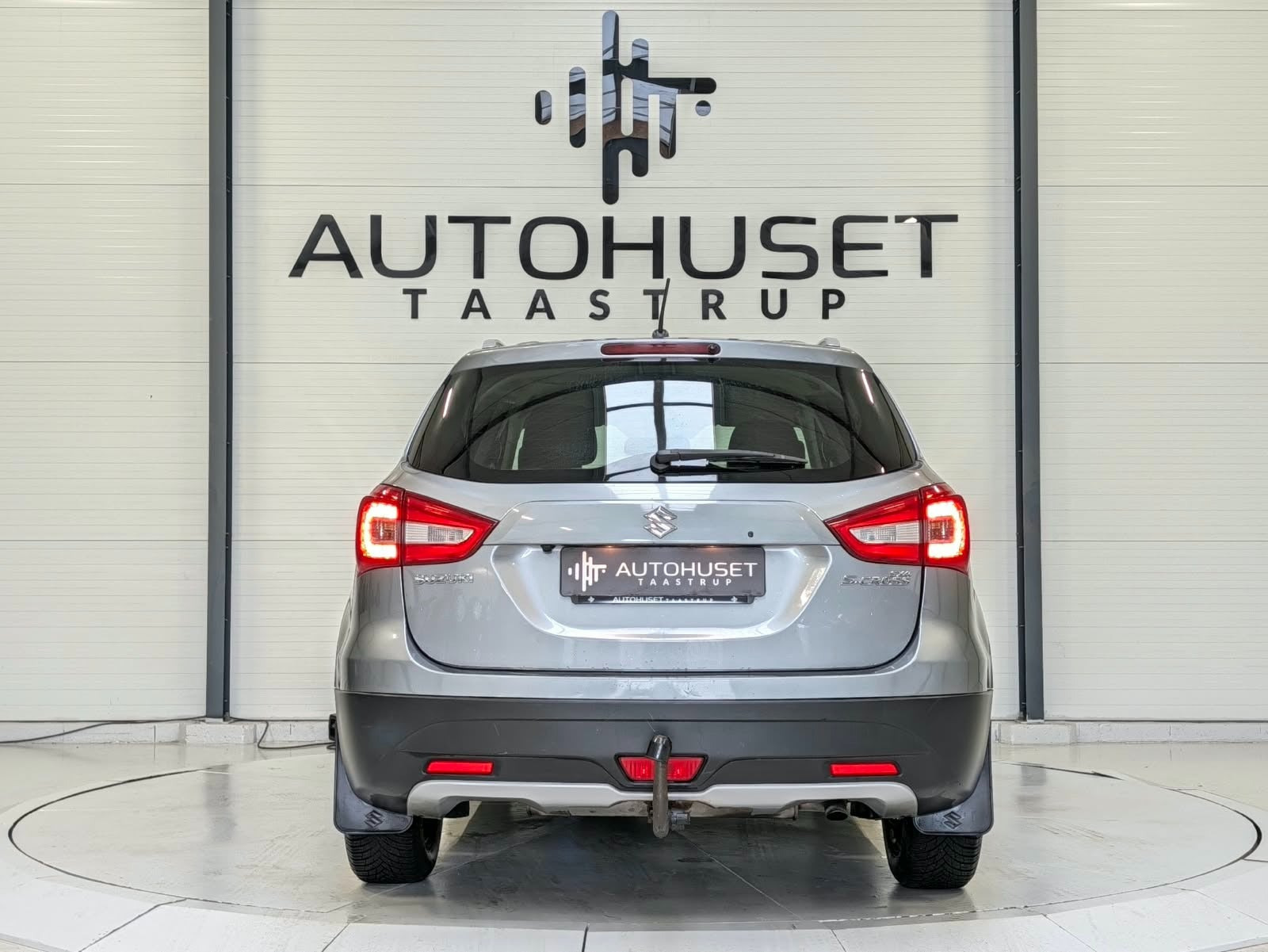 Grå Suzuki S-Cross fra 2016