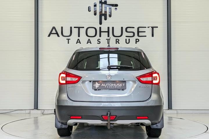 Grå Suzuki S-Cross fra 2016