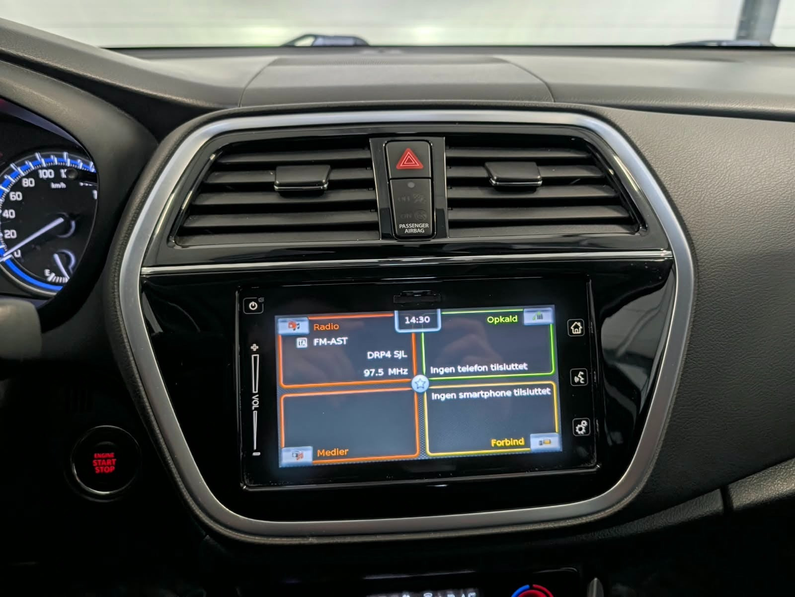 Grå Suzuki S-Cross fra 2016