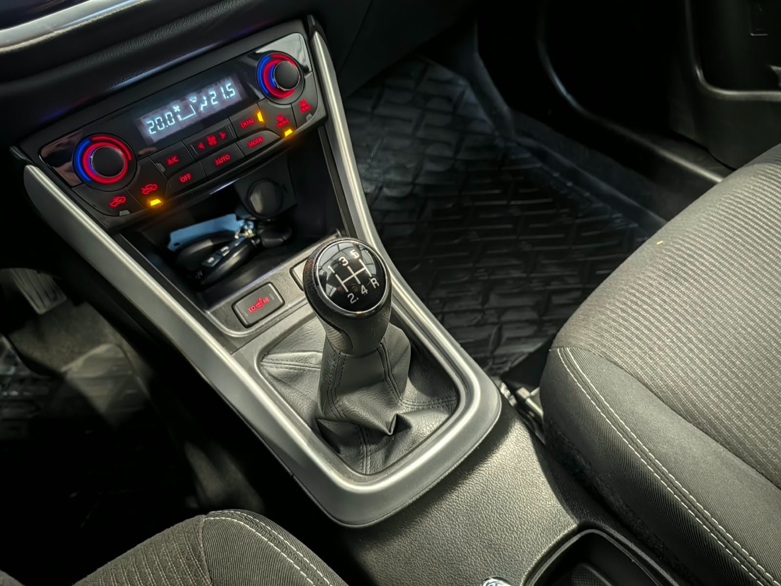 Grå Suzuki S-Cross fra 2016
