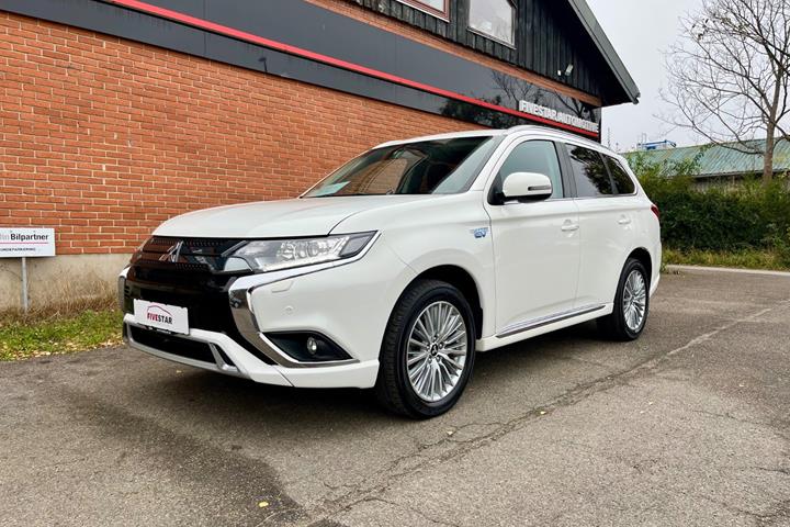 undefined Mitsubishi Outlander fra 2020
