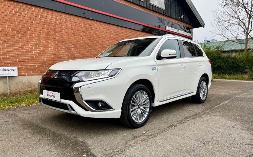 Mitsubishi Outlander 2,4 PHEV Invite CVT 4WD