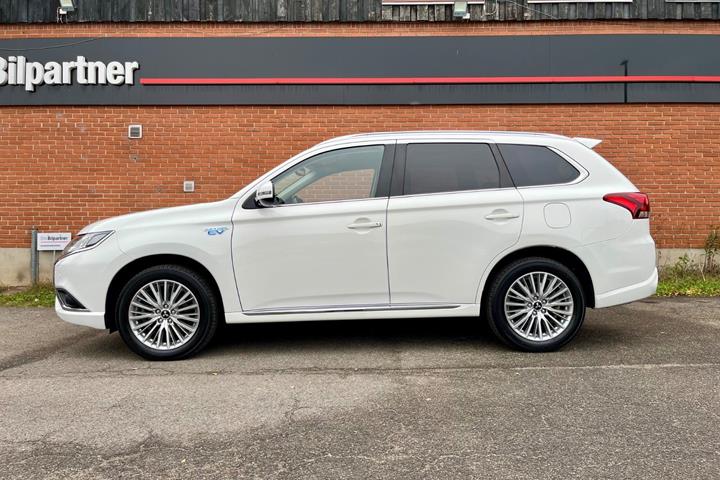 undefined Mitsubishi Outlander fra 2020