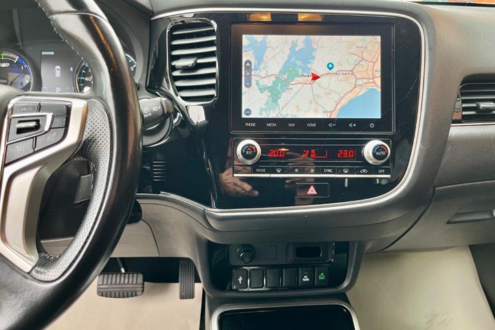 undefined Mitsubishi Outlander fra 2020