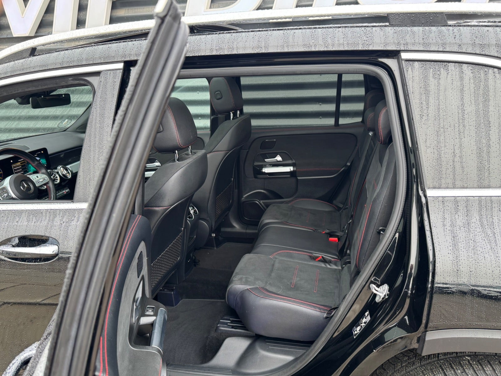 Sort Mercedes GLB200 d fra 2021