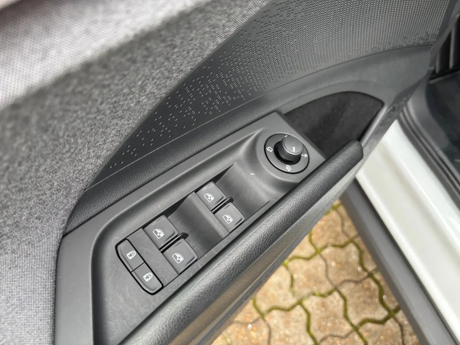 Hvid Skoda Enyaq fra 2025