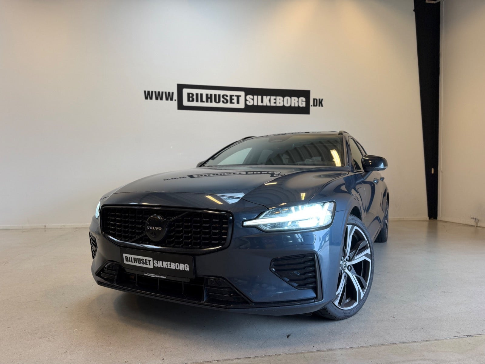 Sort Volvo V60 fra 2023