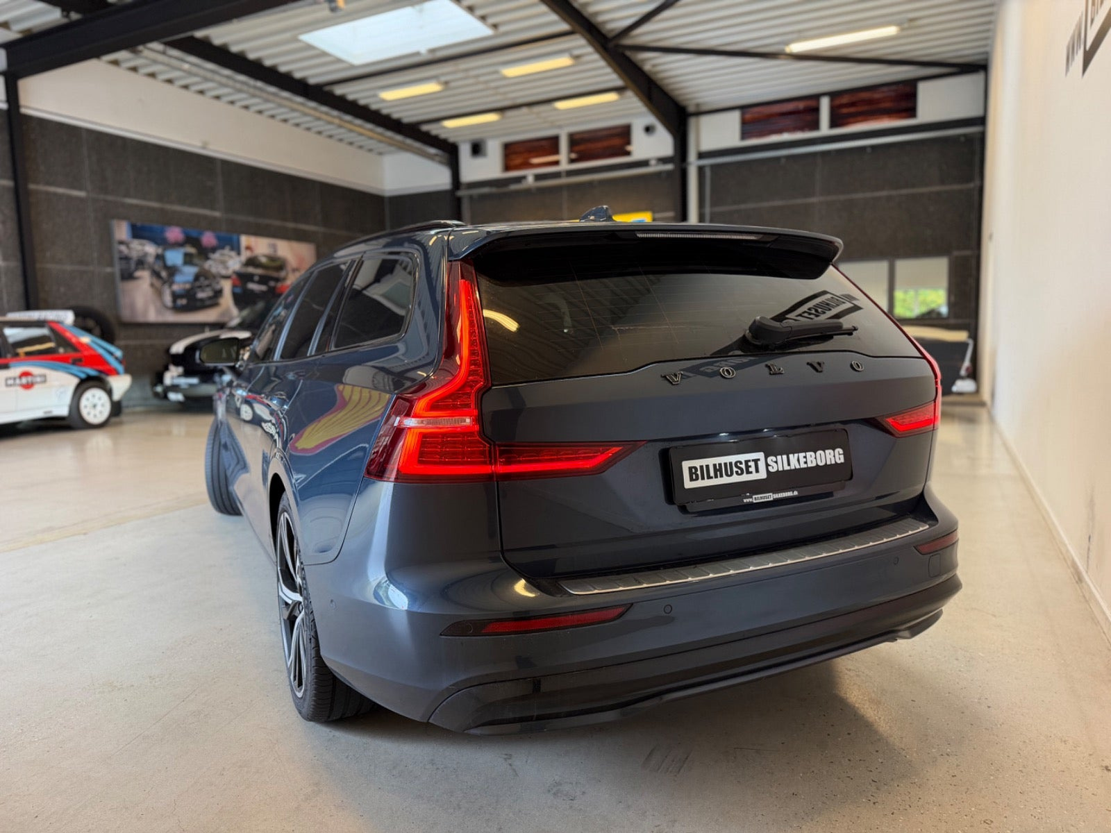 Sort Volvo V60 fra 2023