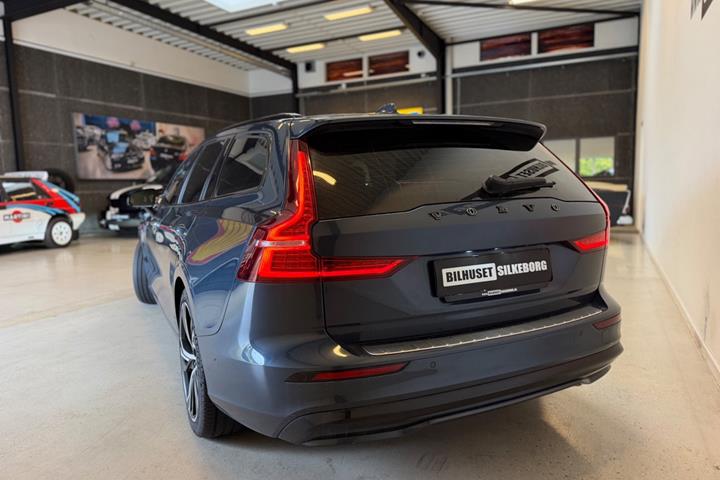 Sort Volvo V60 fra 2023