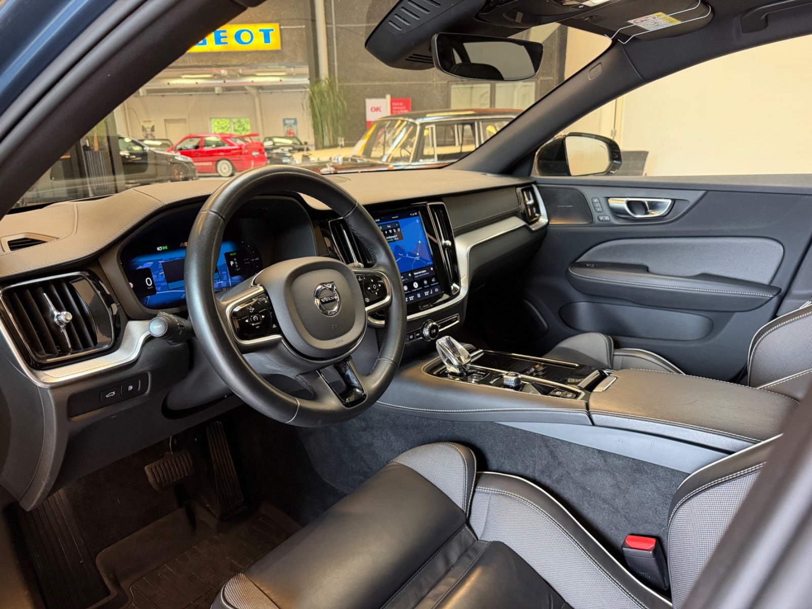Sort Volvo V60 fra 2023