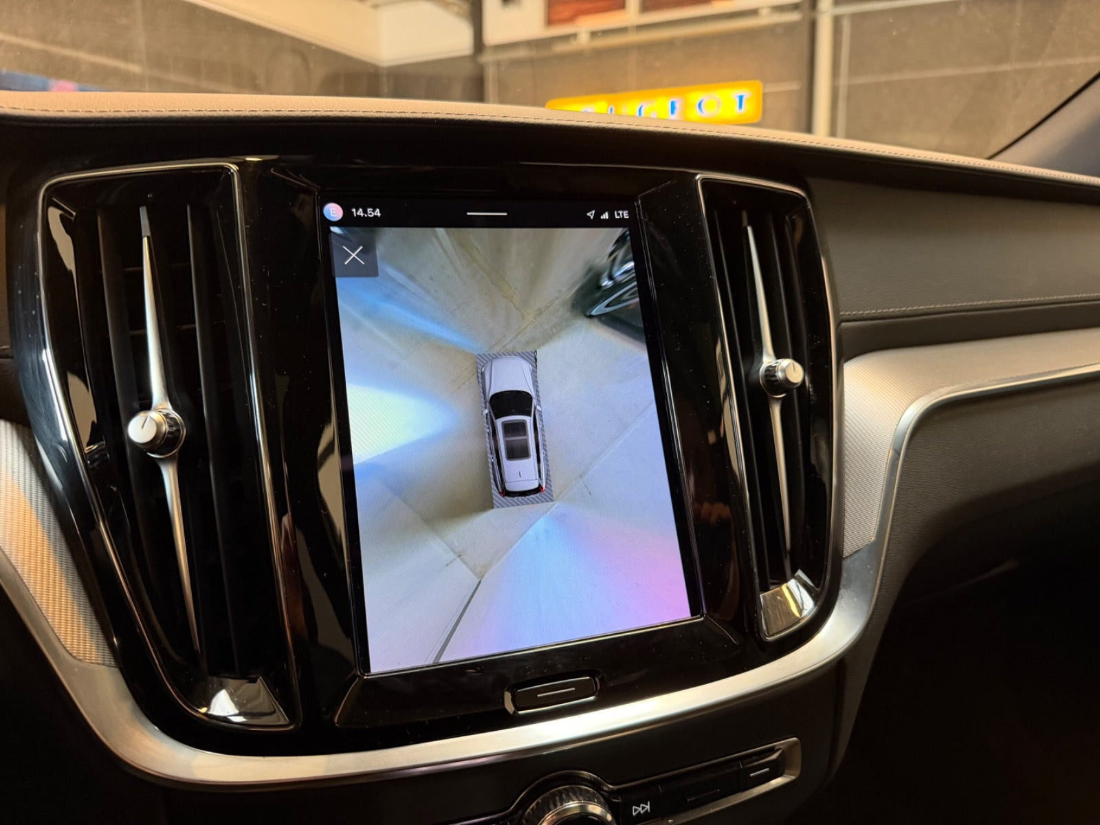 Sort Volvo V60 fra 2023