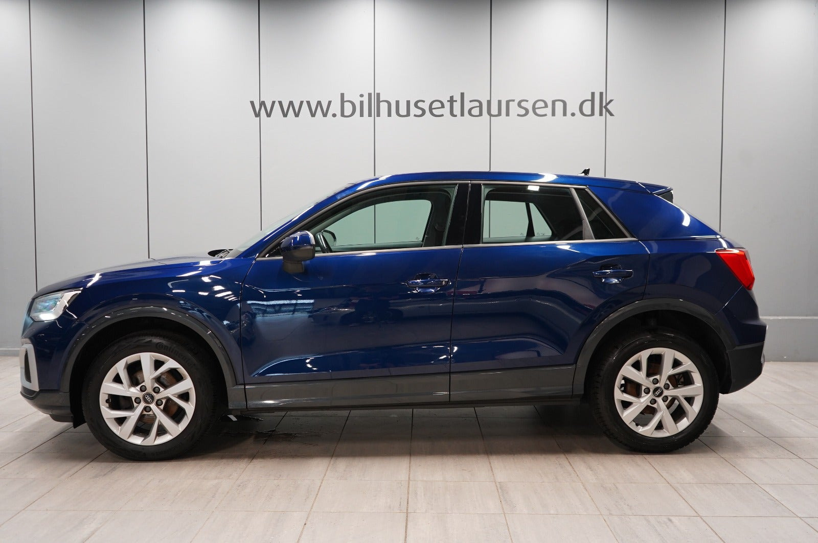 Blå Audi Q2 fra 2021