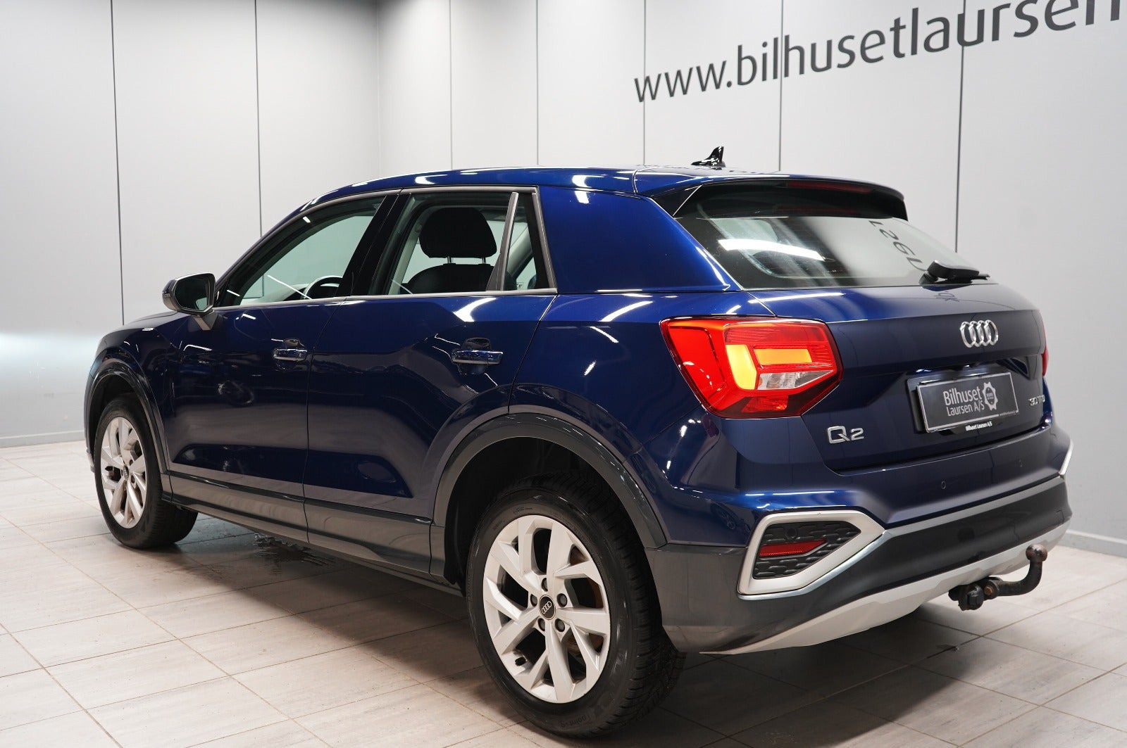 Blå Audi Q2 fra 2021