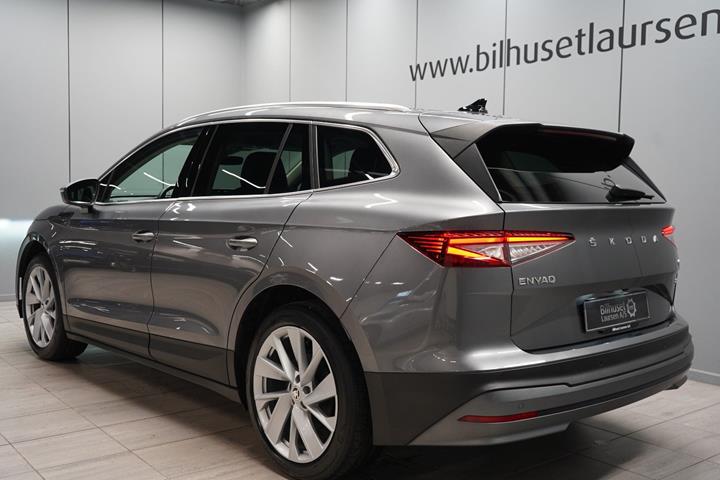 Grå Skoda Enyaq fra 2023