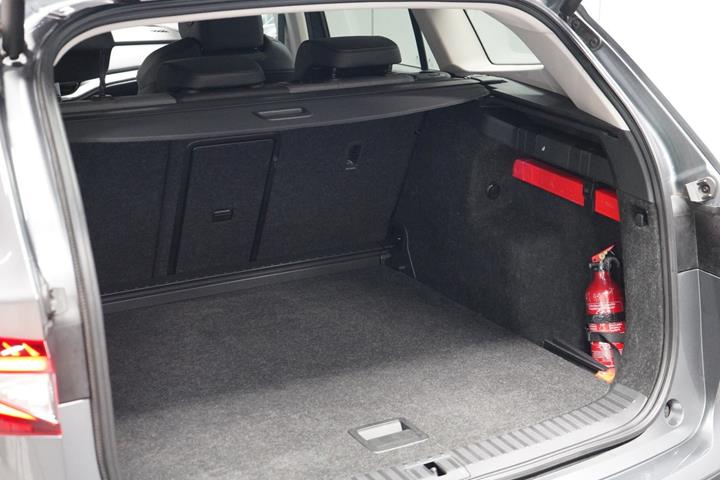 Grå Skoda Enyaq fra 2023