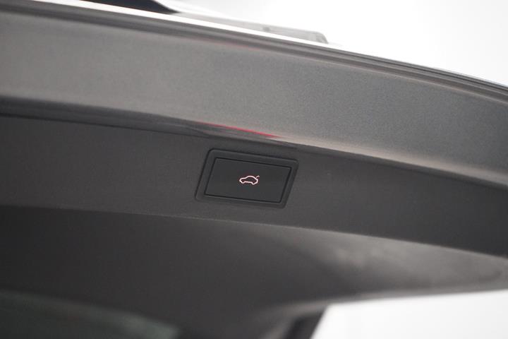 Grå Skoda Enyaq fra 2023